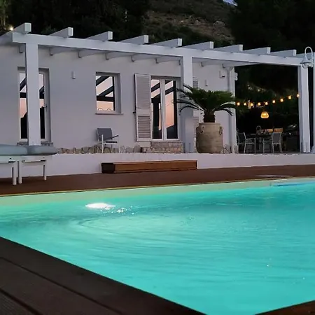 Ballerina Bianca Villa Scopello (Sicily)