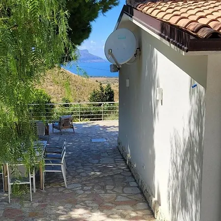 Ballerina Bianca Villa Scopello (Sicily)
