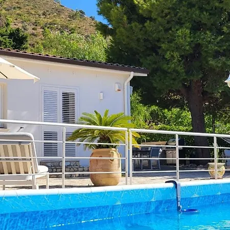 Ballerina Bianca Villa Scopello (Sicily)
